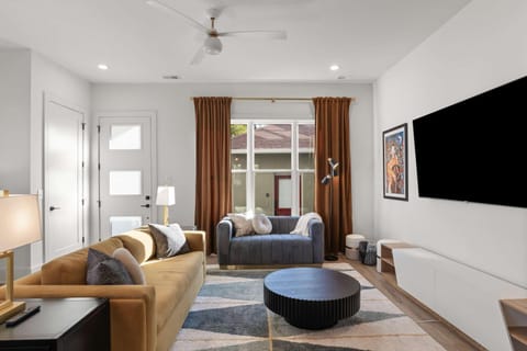 The Musgraves - Modern Music Row Home with Rooftop House in Music Row