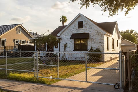 Property building, Day, Neighbourhood, Street view