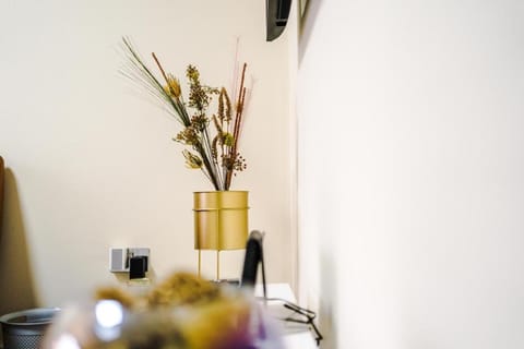 Sleeps 13, Free Parking, Near Etihad & C0-0P Live, 4BR House in Manchester