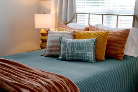 The Lookout by Lori in Downtown - 88 Promontory House in Clarksville