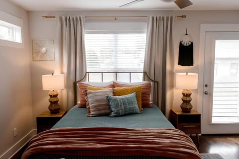 The Lookout by Lori in Downtown - 88 Promontory House in Clarksville