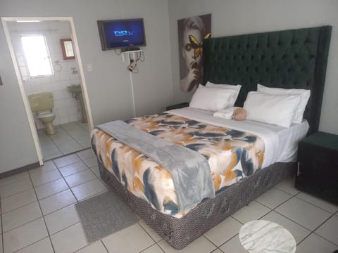 TV and multimedia, Photo of the whole room, Bedroom, towels
