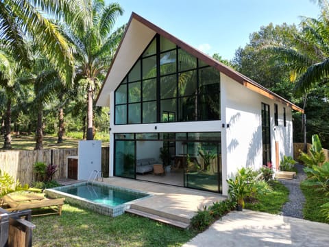 Property building, Garden, Garden view, Pool view, Swimming pool, sunbed