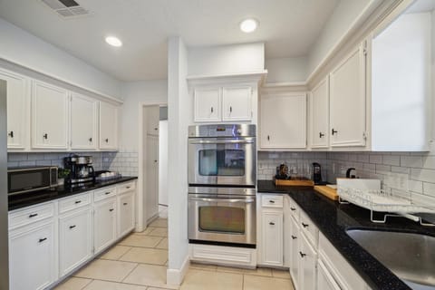 SpaceZ House in Mission Bend