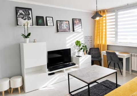 TV and multimedia, Living room, Seating area, Dining area, Evening entertainment