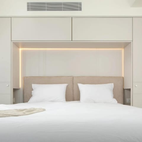 Bed, air conditioner