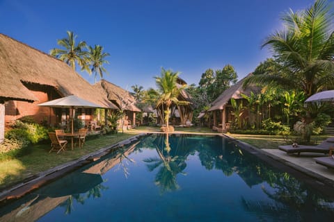Property building, Day, Natural landscape, Garden, Garden view, Pool view, Swimming pool, Swimming pool, sunbed