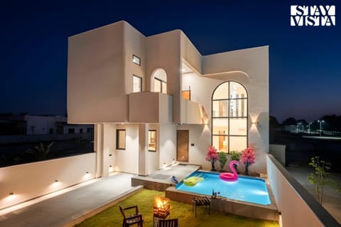Property building, Swimming pool, Swimming pool