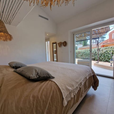 L'abri Côtier on St Cyprien beach House in Zonza