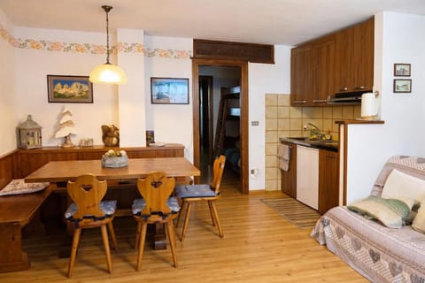 Kitchen or kitchenette, Living room, Dining area, stove