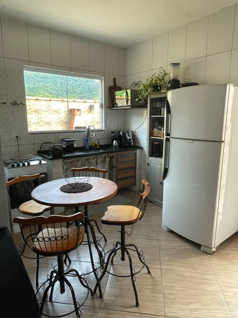 Kitchen or kitchenette, Dining area, oven, pet friendly, toaster