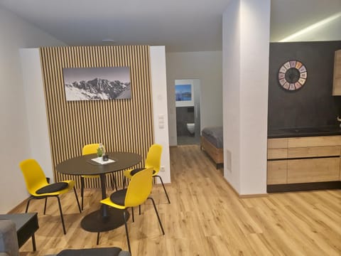 Kitchen or kitchenette, Living room, Seating area, Dining area