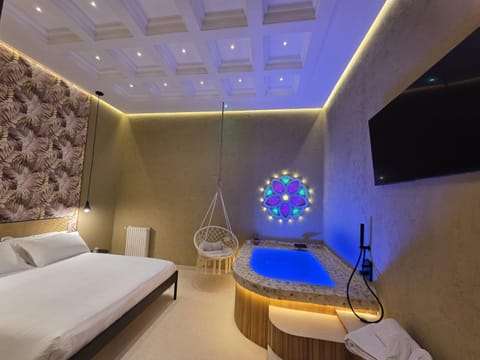 Hot Tub, Photo of the whole room, Bedroom