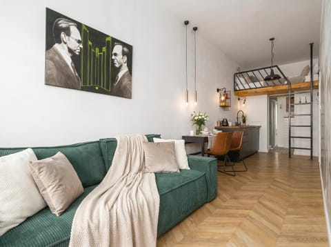 Bed, Living room, Photo of the whole room, Seating area, Bedroom