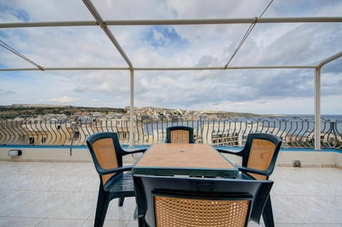 Patio, Day, Natural landscape, View (from property/room), Balcony/Terrace, Dining area, City view, Sea view