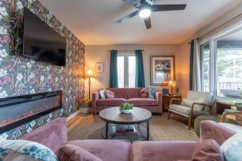 TV and multimedia, Living room, Evening entertainment, fireplace