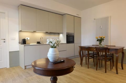 Living room, Seating area, Dining area, dishwasher, oven, pet friendly, stove