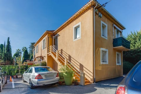 Property building, Neighbourhood, Parking