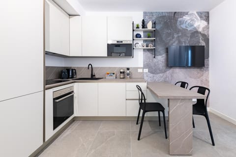 Free Parking - New 1BDR with Terrace Apartment in Milan