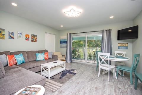 TV and multimedia, Living room, Seating area, Dining area, Evening entertainment