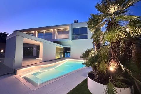 Property building, Pool view
