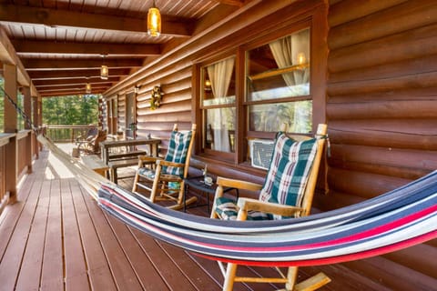 Heavenly Hideaway - 3BR Sleeps 10 with Hot Tub House in Sevier County