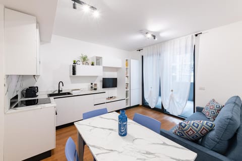 Free Parking New 1BDR with Terrace Apartment in Milan