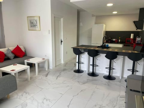 Kitchen or kitchenette, Living room, Seating area, Dining area, pet friendly, stove