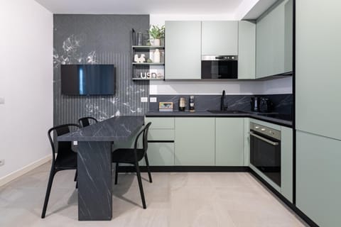 Free Parking New 1BDR with Terrace Apartment in Milan