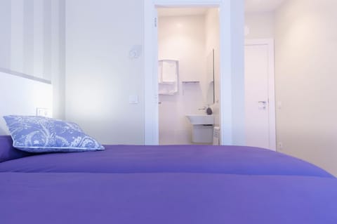 Bathroom, TV and multimedia, Balcony/Terrace, Street view