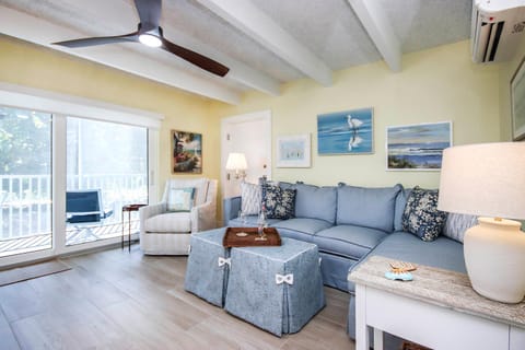 Living room, Seating area, Evening entertainment