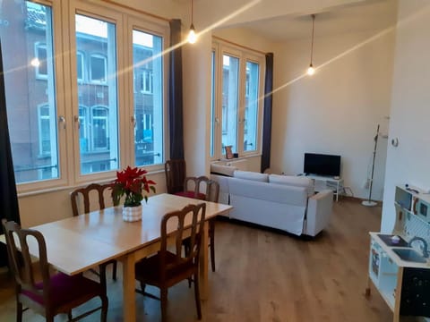 TV and multimedia, Seating area