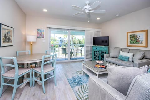 TV and multimedia, Living room, Seating area, Dining area, Evening entertainment