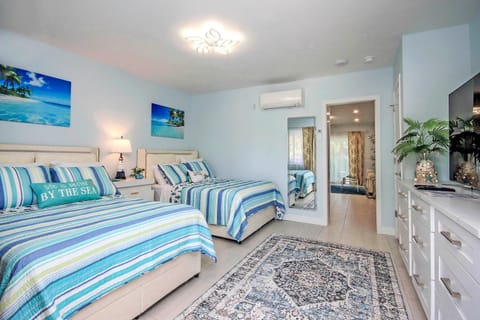 Bed, Bedroom, wardrobe, air conditioner