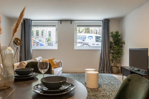 Modern Lower-Ground Apartment in Rotterdam West Apartment in Rotterdam
