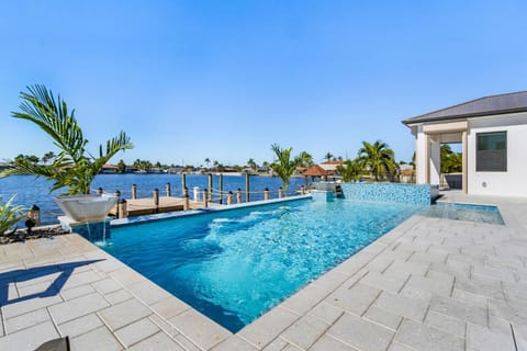 Luxe Waterfront Escape with Heated Pool, Spa & Gulf Access - Villa Solara - Roelens House in Cape Coral