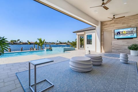 Luxe Waterfront Escape with Heated Pool, Spa & Gulf Access - Villa Solara - Roelens House in Cape Coral