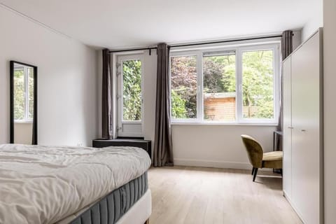 Modern Ground-Floor Apartment with Garden Apartment in Rotterdam