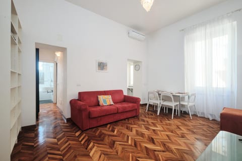 Living room, Seating area, Dining area, air conditioner