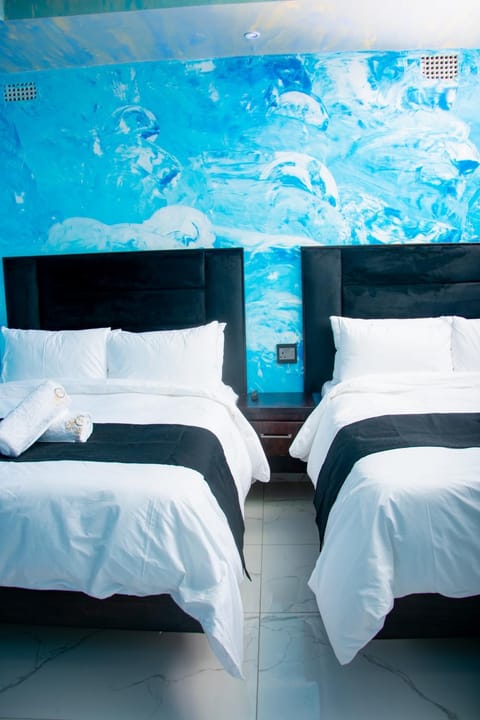 Shower, Bed, Hot Spring Bath, Bathroom, Photo of the whole room, Bedroom, towels, air conditioner