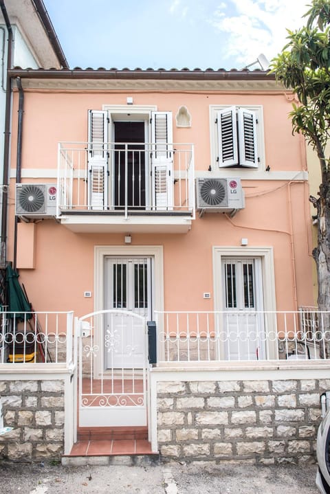 S221 - Sirolo, nuovissimo bilocale in villetta pt Apartment in Sirolo