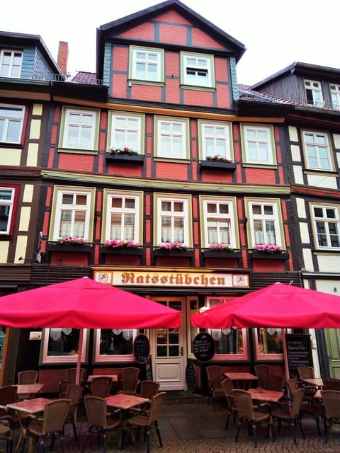 Restaurant/places to eat, Facade/entrance, On-site shops, On site, Street view, Lunch, Dinner, Alcoholic drinks, Non alcoholic drinks