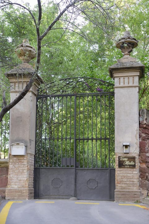 Facade/entrance, Garden