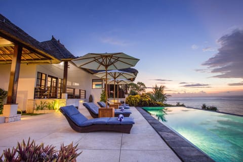 Mountain view, Pool view, Sea view