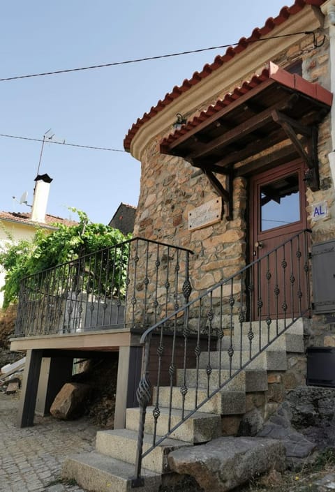 Property building, Facade/entrance, Balcony/Terrace