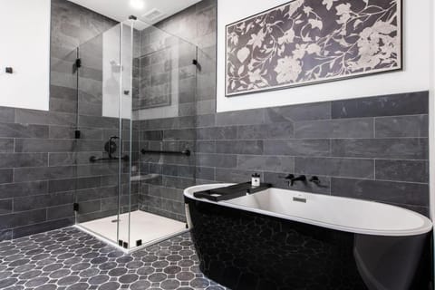 Hollyhock Suite 402 Apartment in Louisville