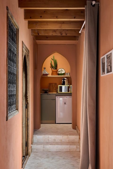 Natural landscape, Kitchen or kitchenette, Decorative detail, stove, kitchen