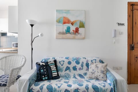 Seaside Stay Near Bugibba Centre & Promenade Apartment in Saint Paul's Bay