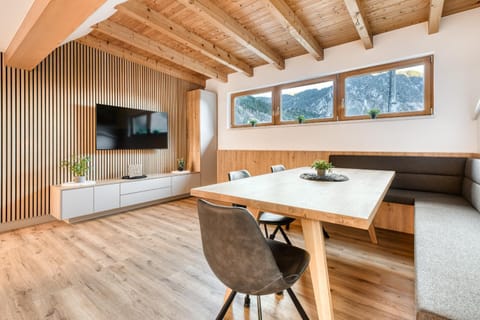 TV and multimedia, Living room, Seating area, Dining area, Bedroom