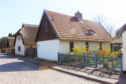 Property building, Spring, Summer, On site